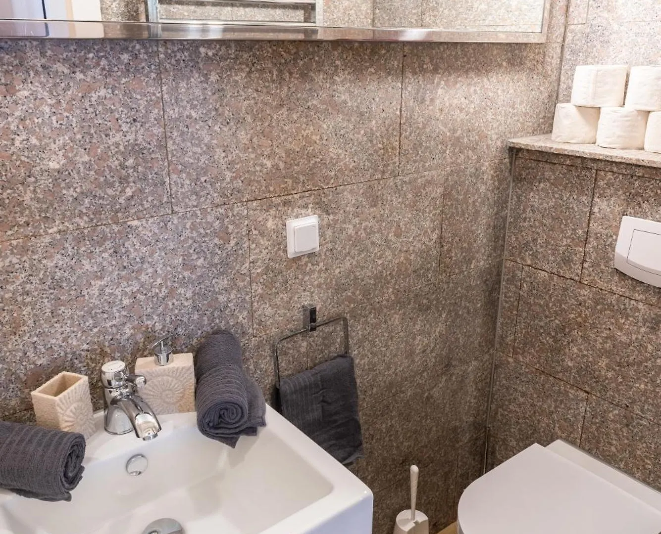 Premium Suites Vienna - Schoenlaterngasse Apartment