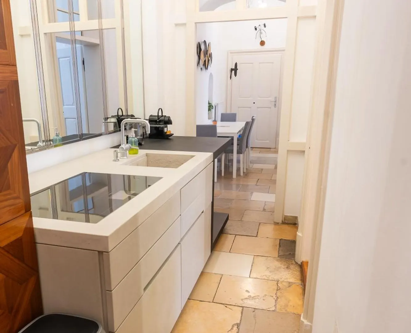 Premium Suites Vienna - Schoenlaterngasse Apartment
