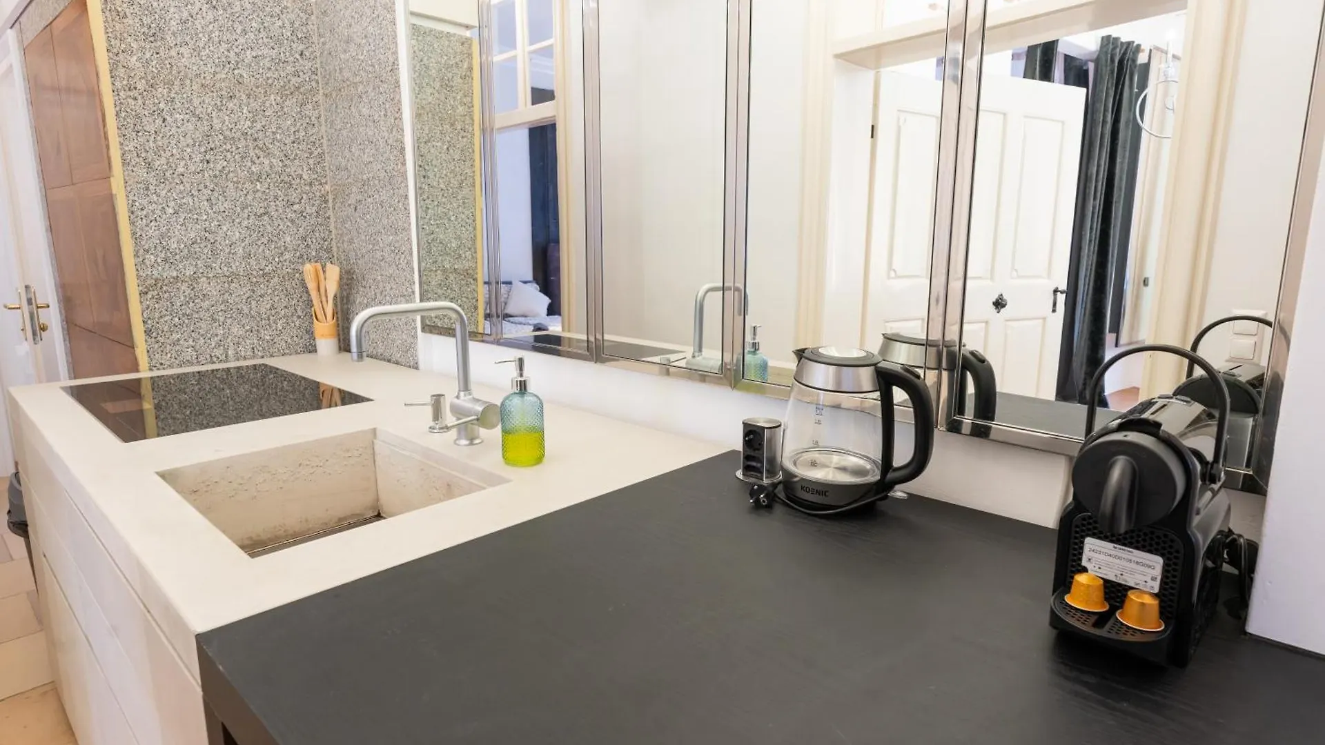 Premium Suites Vienna - Schoenlaterngasse 0*,  Austria