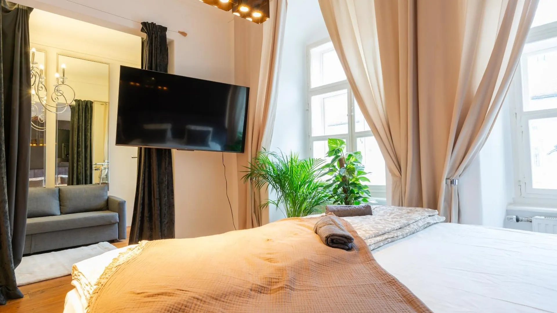 Premium Suites Vienna - Schoenlaterngasse Apartment